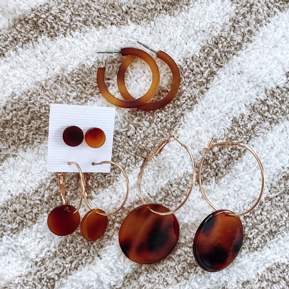 set of 4 tortoise shell pattern fashion earrings